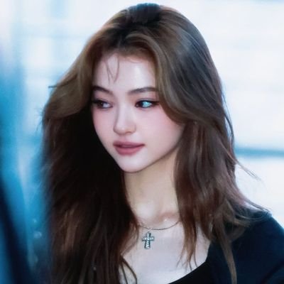 indranakata88's profile picture. i love you to the moon and back to back 👽