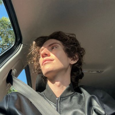 assincrono7's profile picture. swe, trying to master my craft
