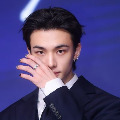 hutvmpecha's profile picture. Whatever wait for you in the future, enjoy the present.