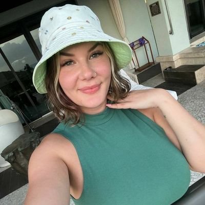 claramadis60428's profile picture. 