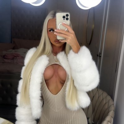 missjxlia's profile picture. Financial Dominatrix. £20 tribute to speak 💳 I love ruining men