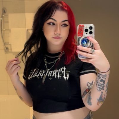 parasitebee_'s profile picture. mori screenshot hoarder, pro tanuki finder and sometimes dbd strimmer ♏️ 🌙