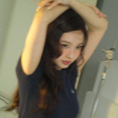 moongoaround's profile picture. 𖣦 : in love with romantic love ◞ㅤㅤ✉️ㅤㅤ◟ .. 𓊆 I’m just a roleplayer 𓊇 personal account