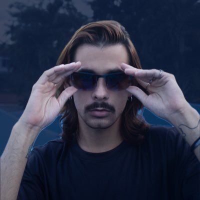 adrian_liermo's profile picture. Diseñador gráfico, intento de modelo, fotógrafo, editor, cronista y cuando se le ocurre canta...