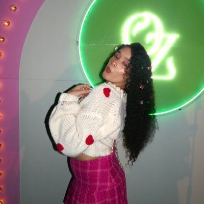 _ariescribe's profile picture. Venezolana 🇻🇪 - Virgo ☀️ Capricorn ☝🏻and Aries 🌙 - mi personalidad se basa en llorar, música, escribir y ser fan.