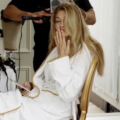 ariiqsy's profile picture. live fast die young(rol acc)