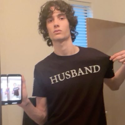 rosesleeves's profile picture. sombr, ives missing, benson boone, and david kushner enthusiast | (stantwt) sombrs greatest soldier