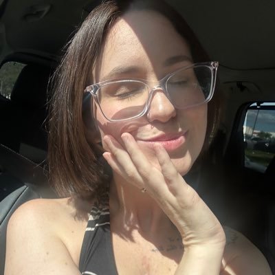 sydesza's profile picture. odesza & wicked fanatic 💚🩷 i’m always blooming 🦋