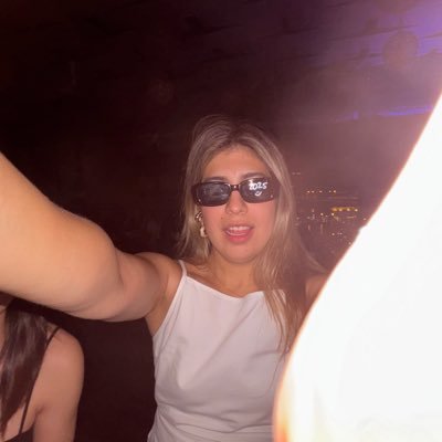 SaraRedH's profile picture. alluring