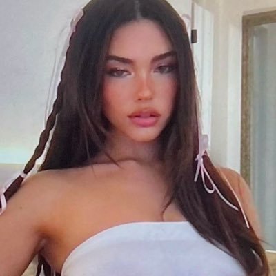truIysdivine's profile picture. right now i’m bittersweet. ୨୧ ⊹ @belovedsigns