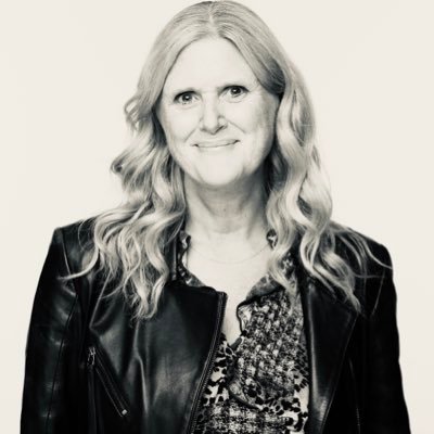 juliesmithso's profile picture. Top 100 Women of the Future, CEO of METAVRSE & CoFounder of Unlimited Awesome & XR Women 💜