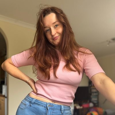 Easterneumom's profile picture. just a cutie mom with a friendly smile and naughty mind🌺