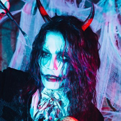 ZekeDeux_Kakeru's profile picture. Zeke Deux / Scarlet Valse(活動休止中) Vocal Kakeru リプライいただけた方にフォローバックしています。DM利用終了。メッセージはお手紙を事務所に送付ください。