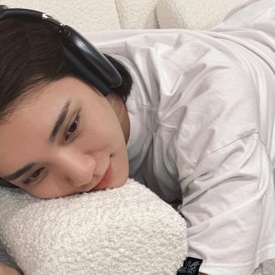 shualovers_'s profile picture. el jihancheol cantó AH! LOVE en mi boda con hyunjin
muy probablemente sea caratstay 😋