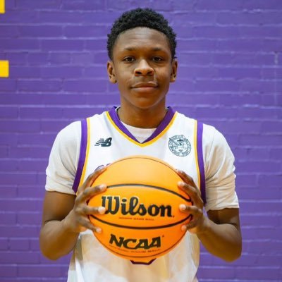 vicisversatile_'s profile picture. Class of 2027 🏀 | 5’10 pg | 3.0 gpa | Providence st mel highschool | ig: vicisversatile_