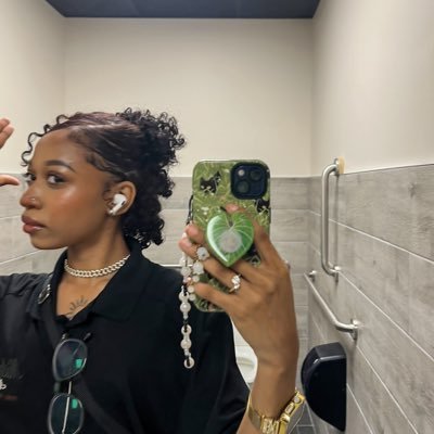 shiacoreism's profile picture. idk i'm just short n' sexy