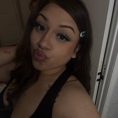 kinnny_00's profile picture. 👩🏻‍🍼 | 222 | i luv women 👩🏽‍❤️‍💋‍👩🏻