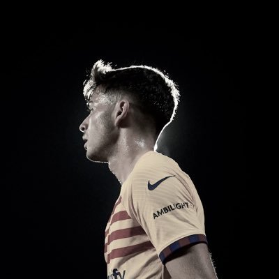 SariOsman3's profile picture. "نظرةٌ في العمــرِ حسبي تجعلُ الميّت حيـــًا" |🇾🇪