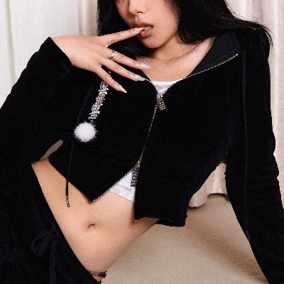 DPRMILAN's profile picture. Live in a small box.