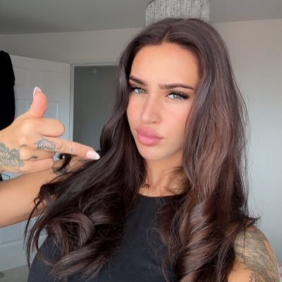 Goddeswikii's profile picture. 🖤I’ll train you into a perfect slut, make your decisions, control your life,All to please me😈.I’ll break your brain and turn you into a goonzombie