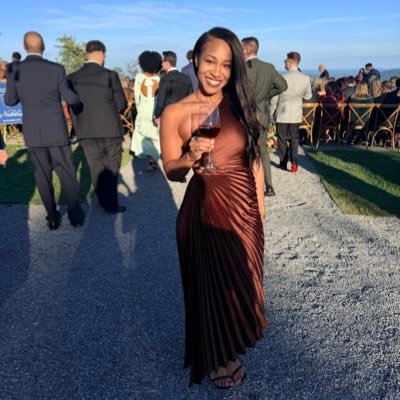 sugaSHANmosley's profile picture. if ain’t one blessing, it’s another. 🙏🏽❤️Recycling All Good Energy. 🐝 Hive member. 💜💛🖤🐍