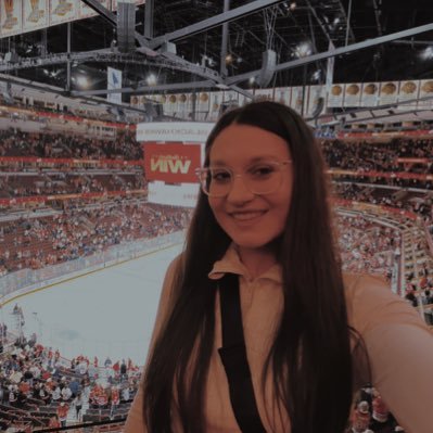 nhlkrystal's profile picture. 24 | chicago | hockey |