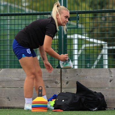 Hin50043Hinton's profile picture. Brighton supporter- Female UEFA C coach ⚽️