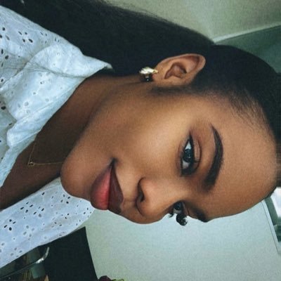 desola_sy's profile picture. ♏ |IG: desola_sy