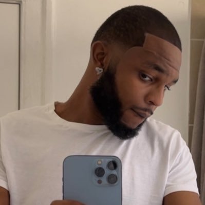 itskeontae's profile picture. Reporting Live From IDGAF Nation ᯓ★