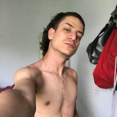 cicearense's profile picture. trabalhadora, inteligente e perspicaz! mas não aqui, aqui estou apenas para reclamar e compartilhar conteúdo de baixa qualidad