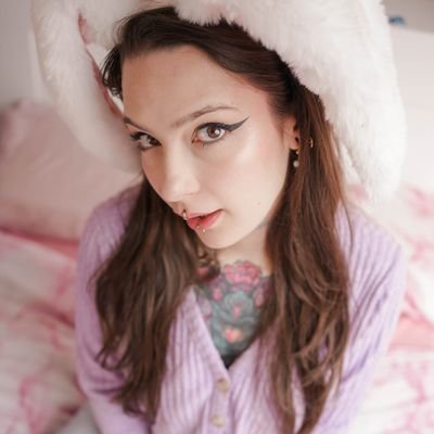 mamie_donuts's profile picture. 18+ Une mamie pas si mamie .Granny not so granny.
Switch 
ta démone préféré 📍
Pierced  /Tattooed créatrice de contenu adultes/ modèle photos