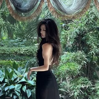 LuyenHoai38832's profile picture. 