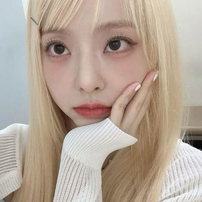 valzvv's profile picture. ella jura