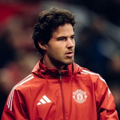 Grassonova's profile picture. 🔴 Man United Forever, ⚪️ Hala Madrid, ⚽️  Football Enthusiast