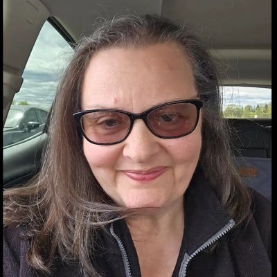 melaniegailb's profile picture. 