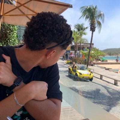 matheustrres's profile picture. Não é porque a água está calma que não haja crocodilos