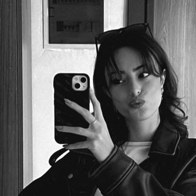 senadiyebiiri's profile picture. mezun ve üzgün ytülü