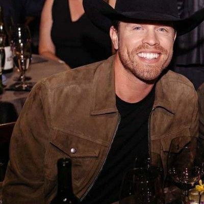 dustin623340333's profile picture. 