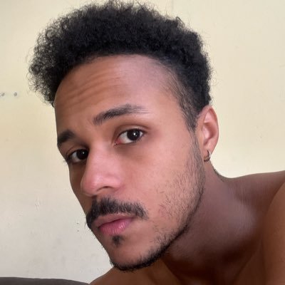 lucasmoguri's profile picture. você é minha droga, paixão e carnaval