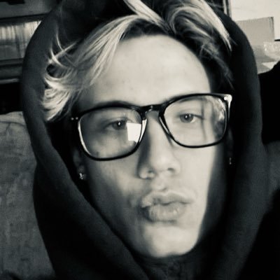 69hossler's profile picture. i 🖤 jaden hossler | 18 y/o
