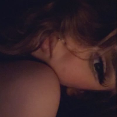 someoneoutherre's profile picture. Hey stalker ;) a literal insane scary bratz doll on here