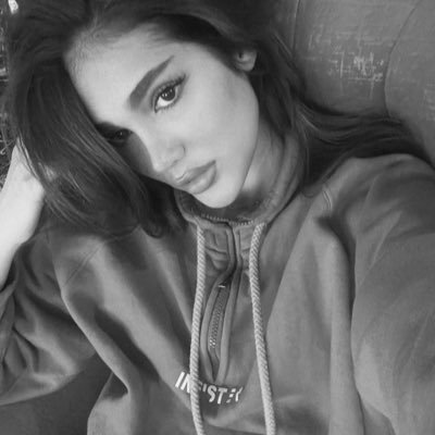 saaanazz's profile picture. ادم خوش قلبی بودم ولی زندگی این چیزا حالیش نمیشد