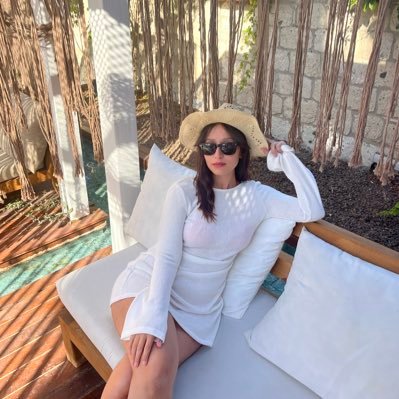 buseogutluu's profile picture. fake degilim hayatim yalan