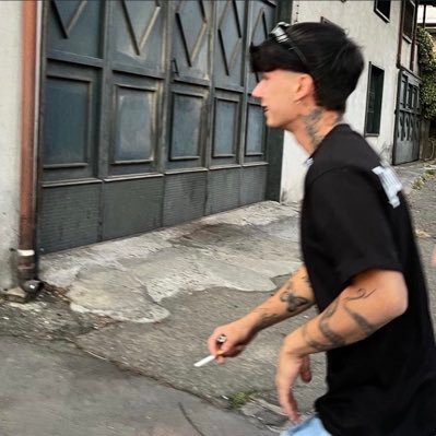 Giordykl's profile picture. a native speaker of 🇮🇹🇩🇪🇵🇱🇺🇸 since born.
living in Italy, Sicily or Poland, Kalisz or Germany, Kleve 📍