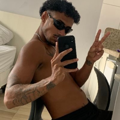 poxawel's profile picture. Just an exhibitionist 🔞