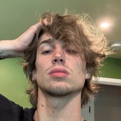 urbatorbro_'s profile picture. 19 | Bi | DM’s Always open | nl | MDNI