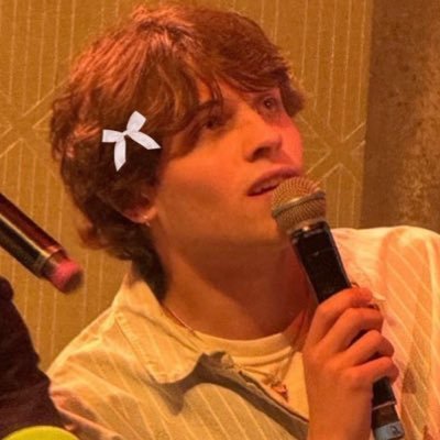 sturnverse's profile picture. im a matt girl first and human second