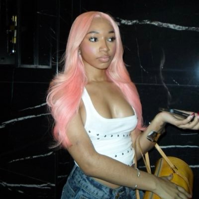 SkyMalonn's profile picture. 