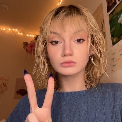 izntitlovely's profile picture. 