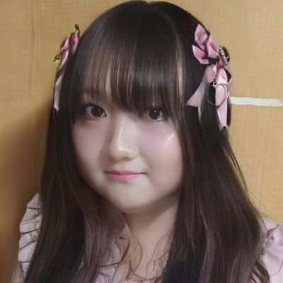 curecamellia's profile picture. 東京生まれ、大阪育ち、インドネシア帰国。
工業高専中退後、JR駅員をしながら、
共学になったばかりの元女子大学経済学部卒業。
新卒で経営コンサルタント会社に就職するもすぐクビになり、
現在はフリーターをしながら実家の家事･介護･不動産をしています。